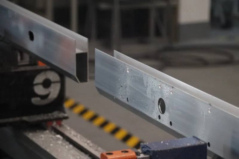 Aluminiumprofil-Lohnbearbeitung – Maschine bei TOSOMA